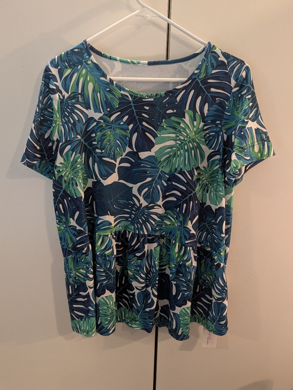 Hibluco Blue & Green Tropical Print Women’s Large Short Sleeve Top NWT